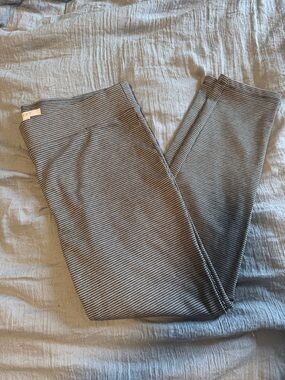 LOFT Black & White Houndstooth Leggings EUC